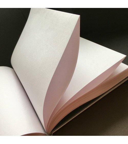 Les pages du Memory Book de Gmund ne sont pas coupées. L’Ecritoire design, Lausanne.
