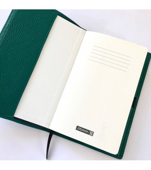Carnet couverture cuir texturé vert foncé rechargeable, fabriqué en Allemagne. A L’Ecritoire design, Lausanne