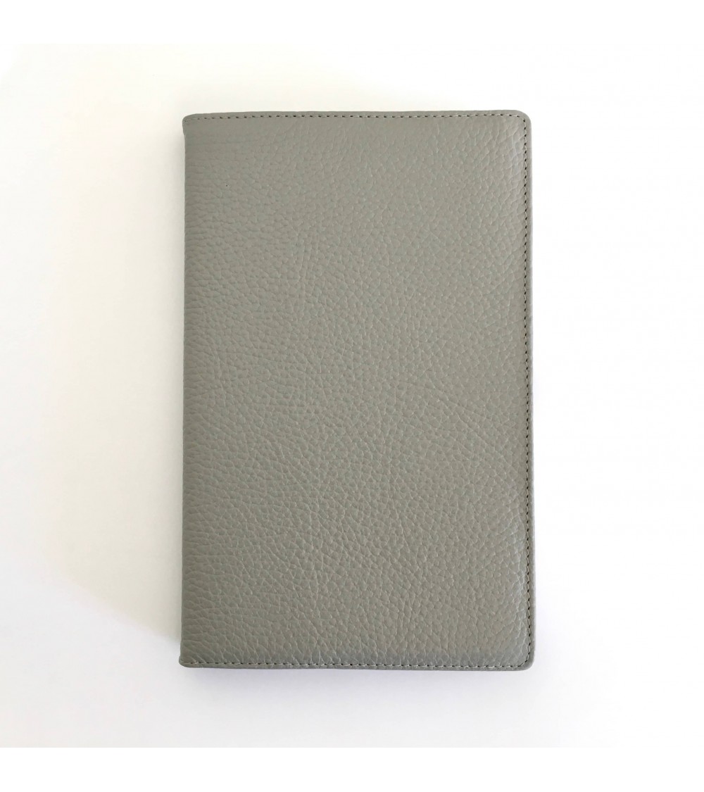 Carnet couverture cuir texturé gris rechargeable, fabriqué en Allemagne. A L’Ecritoire design, Lausanne.