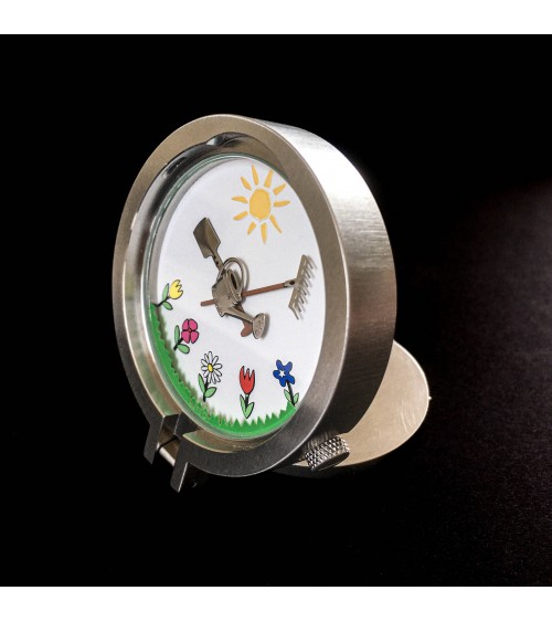 Pendulette AKTEO « jardin » ronde, acier, cadran blanc, diamètre 52 mm, à L’Ecritoire design, Lausanne