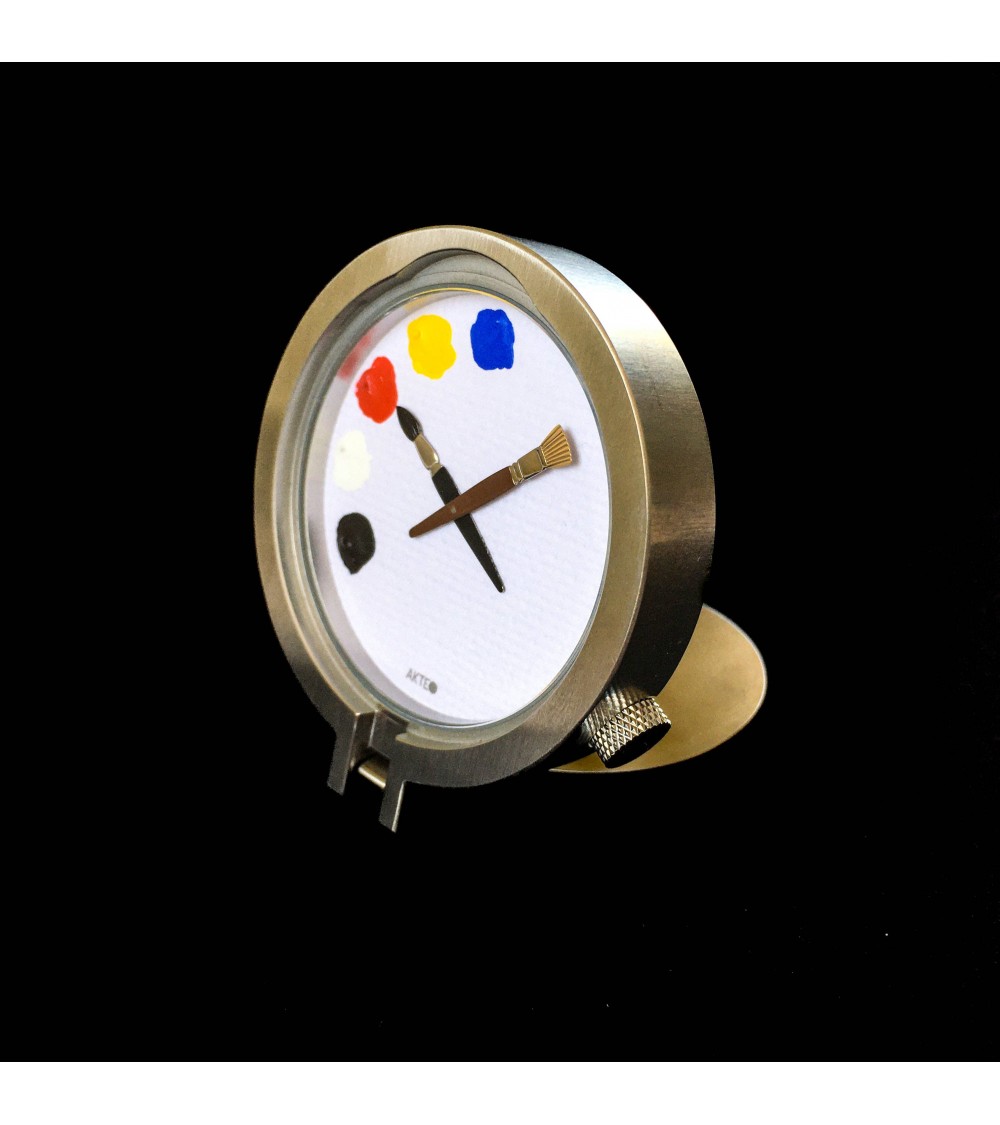 Pendulette AKTEO « peinture » ronde, acier, cadran blanc, diamètre 52 mm, à L’Ecritoire design, Lausanne