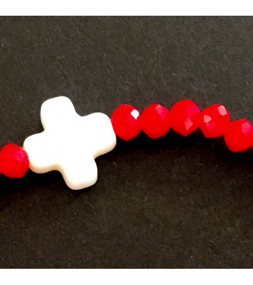 Charmant bracelet croix suisse, verre de bohème taillé et nacre