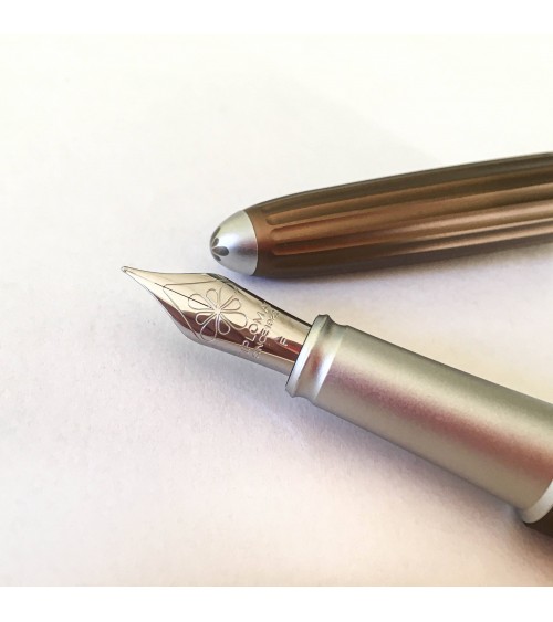 Stylo-plume Diplomat Aero Brun, bec (plume) acier inoxydable EF, F, M, ou L, à L'Ecritoire design, Lausanne