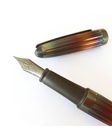 Stylo-plume Diplomat Aero Flame, corps en acier, bec (plume) acier inoxydable EF, F, M, ou L, à L'Ecritoire design, Lausanne