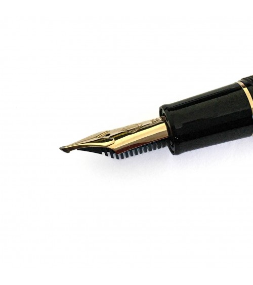 Stylo-plume Sailor Naginata 1911 GT Cross Point, bec produisant un trait de largeur variée selon la position du bec.