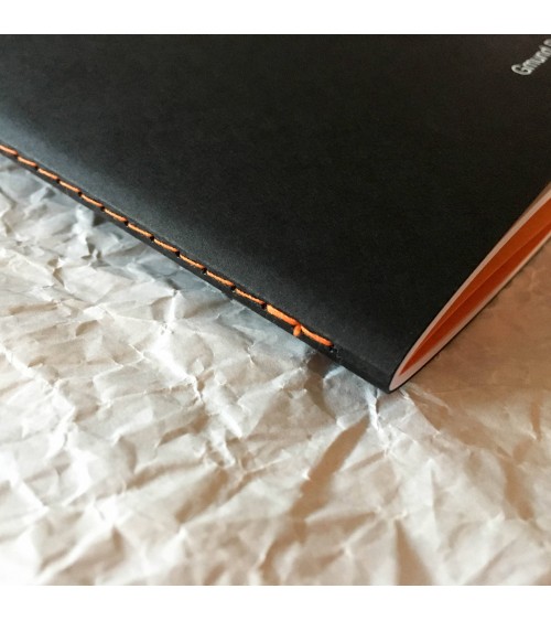 Cahier Gmund Bauhaus Dessau carré, 44 pages blanches pointillées et 4 pages orange, fabriqué en Allemagne