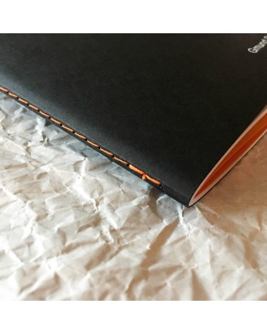 Cahier Gmund Bauhaus Dessau carré, 44 pages blanches pointillées et 4 pages orange, fabriqué en Allemagne