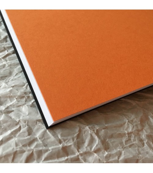 Cahier Gmund Bauhaus Dessau carré, 44 pages blanches pointillées et 4 pages orange, fabriqué en Allemagne