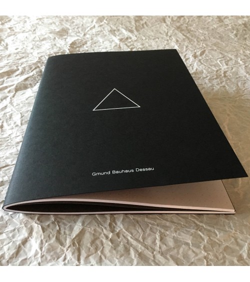 Cahier Gmund Bauhaus Dessau triangle, 44 pages blanches pointillées et 4 pages grises, fabriqué en Allemagne