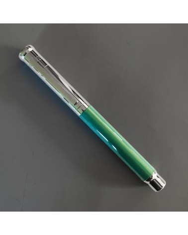 Stylo-plume Otto Hutt design 04 vert sauge brillant, capuchon et section finition ruthénium