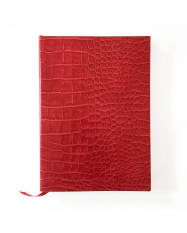 Carnet couverture souple cuir rouge effet croco, 188 pages blanches papier vélin couleur ivoire 16,8 x 24 cm.