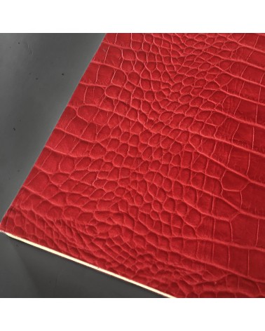 Carnet couverture souple cuir rouge effet croco, 188 pages blanches papier vélin couleur ivoire 16,8 x 24 cm.