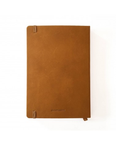 Carnet Leuchtturm couverture cuir cognac rigide, 14,5 x 21 cm, 249 pages pointillées.