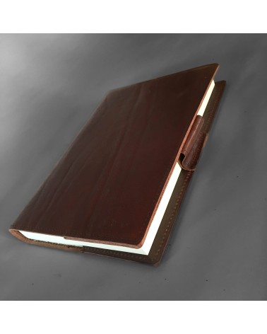 Carnet PA rechargeable cuir marron avec boucle pour stylo, 288 pages blanches 14,8 x 21 cm.