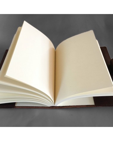 Carnet PA rechargeable cuir marron avec boucle pour stylo, 288 pages blanches 14,8 x 21 cm.