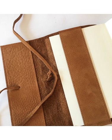 Carnet PA rechargeable cuir Nubuck cognac, lacet cuir de fermeture, 288 pages blanches format A6