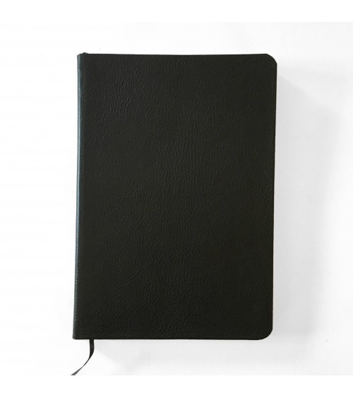 Carnet couverture souple cuir noir, 160 pages lignées papier vélin couleur ivoire 14,5 x 21 cm.