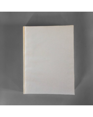 Recharges pour carnets cuir Prona, 184 pages blanches couleur chamois clair, papier vélin 14,5 x 19 cm.