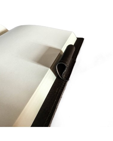 Carnet PA rechargeable cuir vert olive avec boucle pour stylo, 288 pages blanches 14,8 x 21 cm.