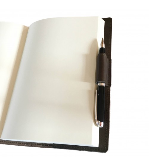 Carnet PA rechargeable cuir vert olive avec boucle pour stylo, 288 pages blanches 14,8 x 21 cm.