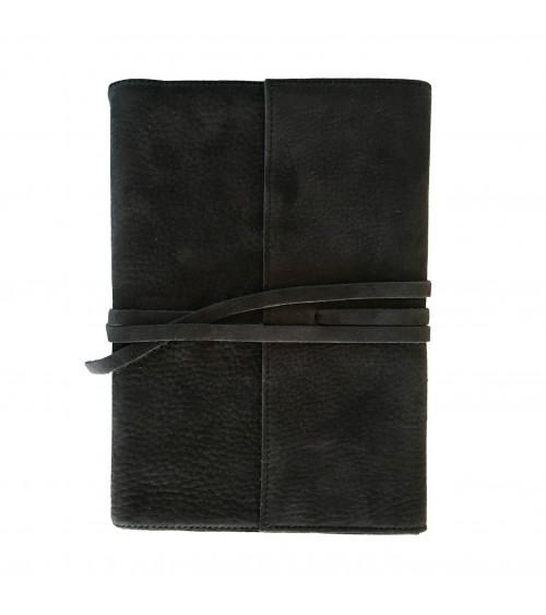 Carnet PA rechargeable cuir effet daim noir, lacet cuir de fermeture, 
288 pages blanches, format A5 ou A6