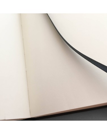 Recharges pour carnets PA cuir texturé, 192 pages blanches couleur ivoire. 11,8 x 19,1 cm.