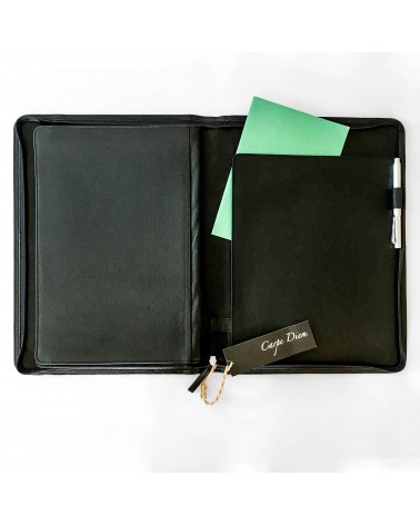 Porte-documents trieur PA Carpe diem A4, zippé cuir noir, 4 compartiments pour documents A4, boucle pour stylo.