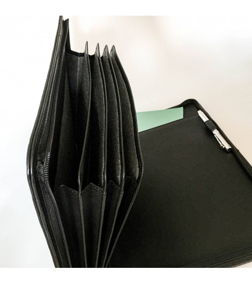 Porte-documents trieur PA Carpe diem A4, zippé cuir noir, 4 compartiments pour documents A4, boucle pour stylo.