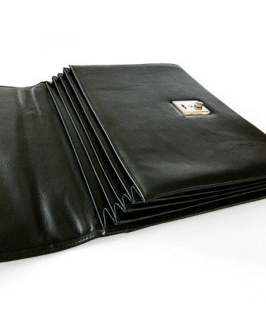 Porte-documents PA trieur 5 compartiments format A4, cuir noir, fermoir à pression verrouillable.