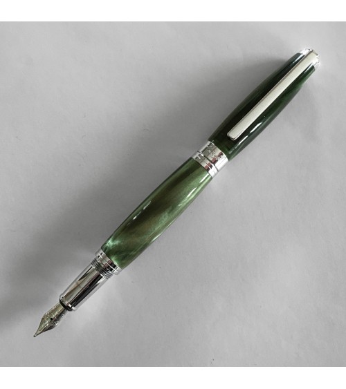 Stylo-plume Récife Baoshi Soyouz Jade (tons vert bouteille-gris clairs et foncés, effet chatoyant), plume en acier largeur B