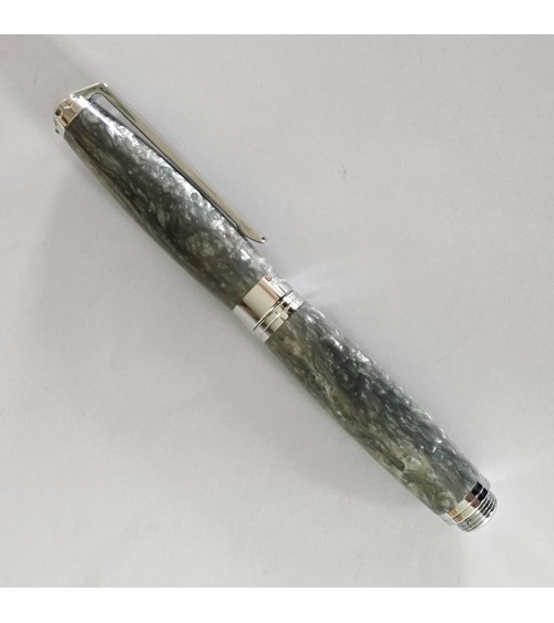 Stylo-plume Récife Baoshi Soyouz Quarz (tons vert-gris clairs et foncés, effet chatoyant), plume en acier M
