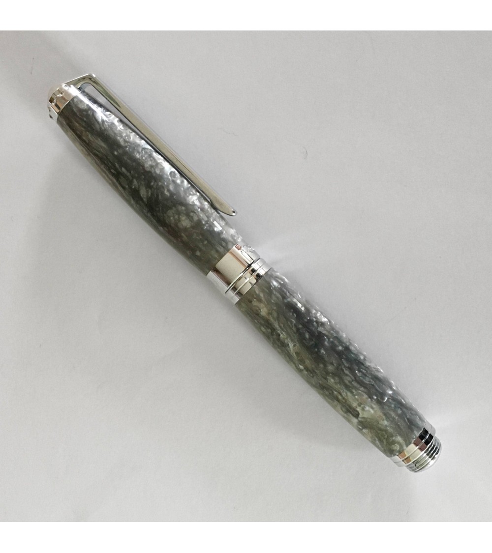 Stylo-plume Récife Baoshi Soyouz Quarz (tons vert-gris clairs et foncés, effet chatoyant), plume en acier M
