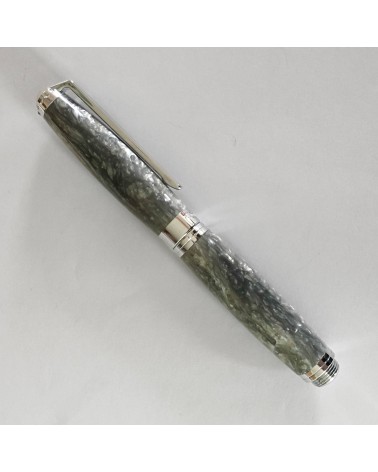 Stylo-plume Récife Baoshi Soyouz Quarz (tons vert-gris clairs et foncés, effet chatoyant), plume en acier M