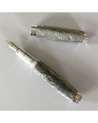 Stylo-plume Récife Baoshi Soyouz Quarz (tons vert-gris clairs et foncés, effet chatoyant), plume en acier M