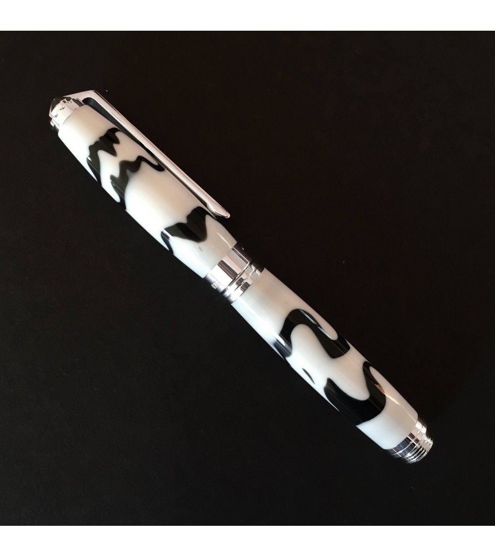 Stylo-plume Récife Mystique Soyouz Domino (volutes noires sur un fond blanc), plume en acier M