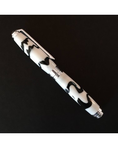 Stylo-plume Récife Mystique Soyouz Domino (volutes noires sur un fond blanc), plume en acier M