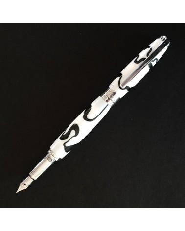 Stylo-plume Récife Mystique Soyouz Domino (volutes noires sur un fond blanc), plume en acier M