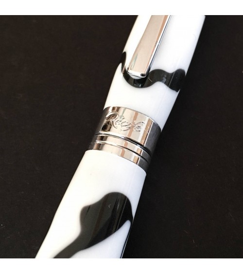 Stylo-plume Récife Mystique Soyouz Domino (volutes noires sur un fond blanc), plume en acier M