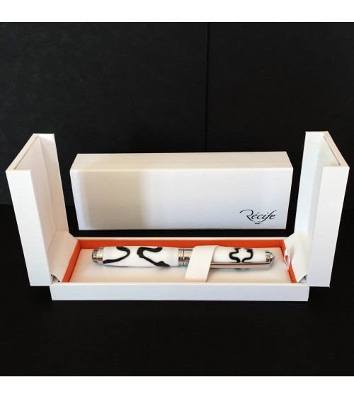 Stylo-plume Récife Mystique Soyouz Domino (volutes noires sur un fond blanc), plume en acier M