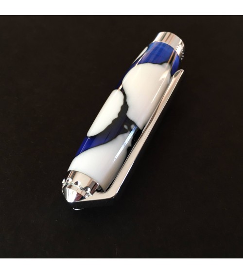 Stylo-plume Récife Mystique Soyouz Galaxy (volutes noires et bleu foncé sur un fond blanc), plume en acier M