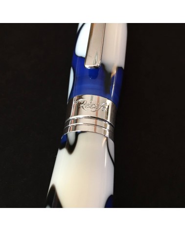Stylo-plume Récife Mystique Soyouz Galaxy (volutes noires et bleu foncé sur un fond blanc), plume en acier M