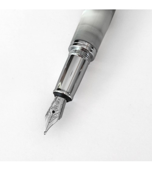Stylo-plume Récife Pearl Soyouz Nacre (tons blanc nacré, noirs et gris clair), plume en acier M