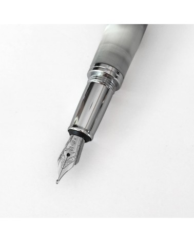 Stylo-plume Récife Pearl Soyouz Nacre (tons blanc nacré, noirs et gris clair), plume en acier M