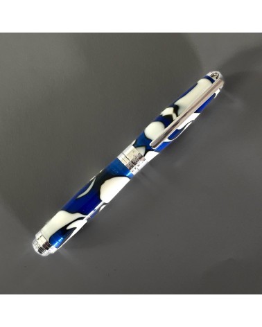 Roller Récife Mystique Soyouz Galaxy (volutes noires et bleu foncé sur un fond blanc), fabriqué en France