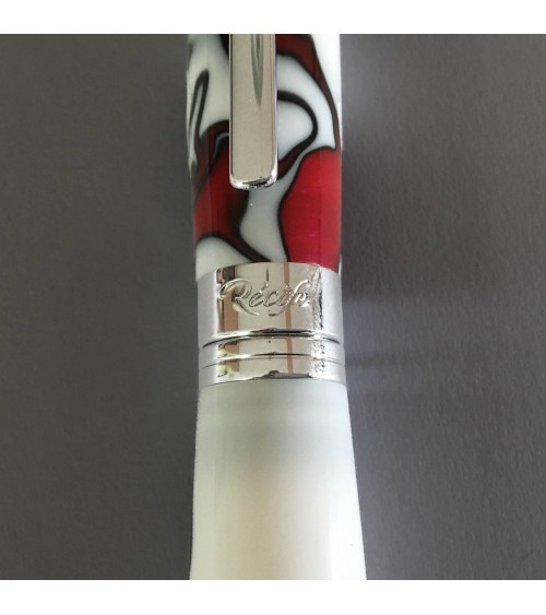 Roller Récife Mystique Soyouz Volcano (volutes noires et rouge foncé sur un fond blanc), fabriqué en France