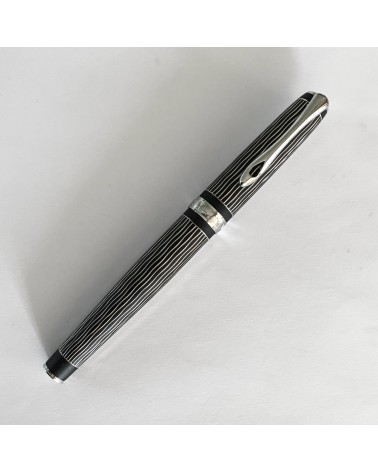 Stylo-plume Diplomat Excellence A+ Wave, bec (plume) acier B, M, ou F, fabriqué en Allemagne.