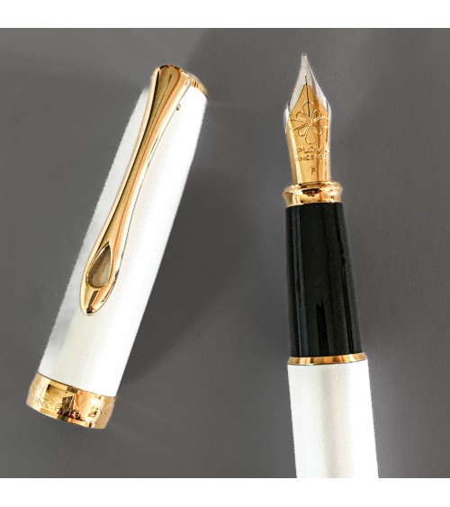 Stylo-plume Diplomat Excellence A2 Blanc perle, attributs dorés, fabriqué en Allemagne