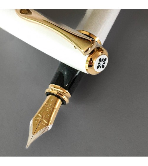 Stylo-plume Diplomat Excellence A2 Blanc perle, attributs dorés, fabriqué en Allemagne