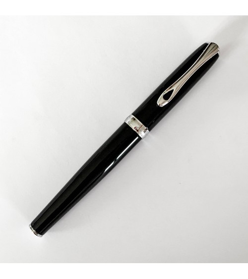 Stylo-plume Diplomat Excellence A2 laqué noir, attributs chrome, fabriqué en Allemagne