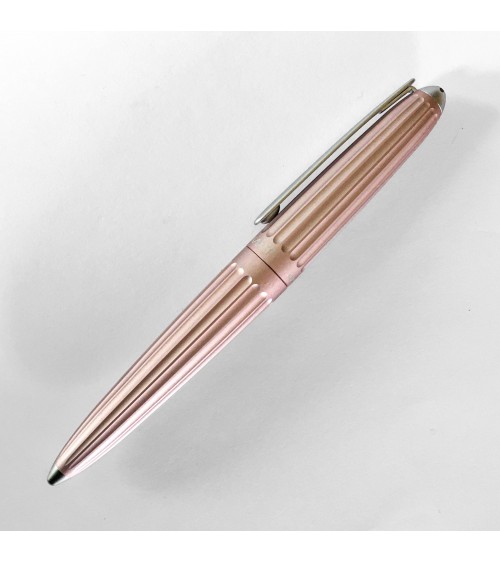 Stylo-plume Diplomat Aero Antique Rose, bec (plume) acier inoxydable, fabriqué en Allemagne